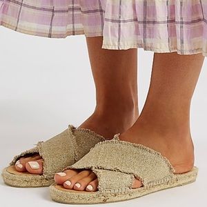 Castañer sand canvas sliders